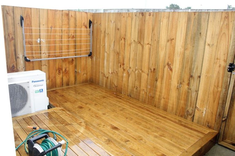 Photo of property in 24a Titoki Street, Te Atatu Peninsula, Auckland, 0610