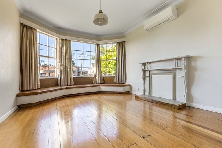 Photo of property in 1 Momona Road, Greenlane, Auckland, 1051