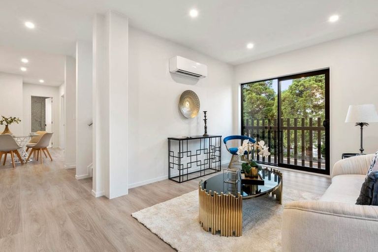 Photo of property in 27 Claude Road, Hillpark, Auckland, 2102