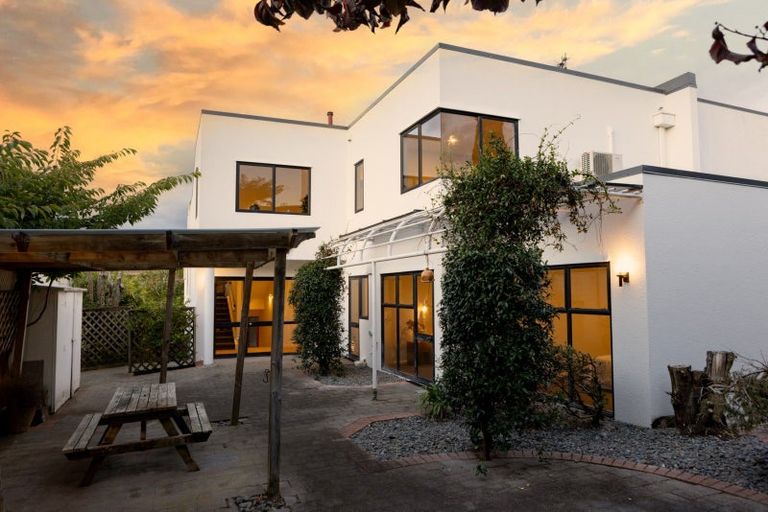 Photo of property in 18a Burn-murdoch Street, St Andrews, Hamilton, 3200