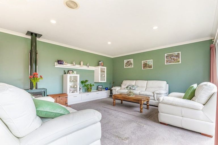 Photo of property in 4 Toledo Avenue, Henderson, Auckland, 0612