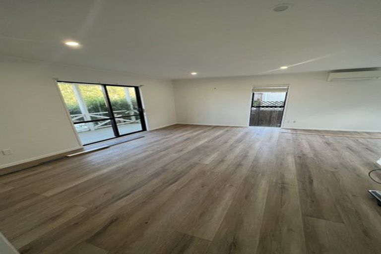 Photo of property in 13 Cottam Grove, Northcross, Auckland, 0632