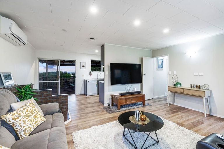 Photo of property in 12 Raelene Place, Massey, Auckland, 0614