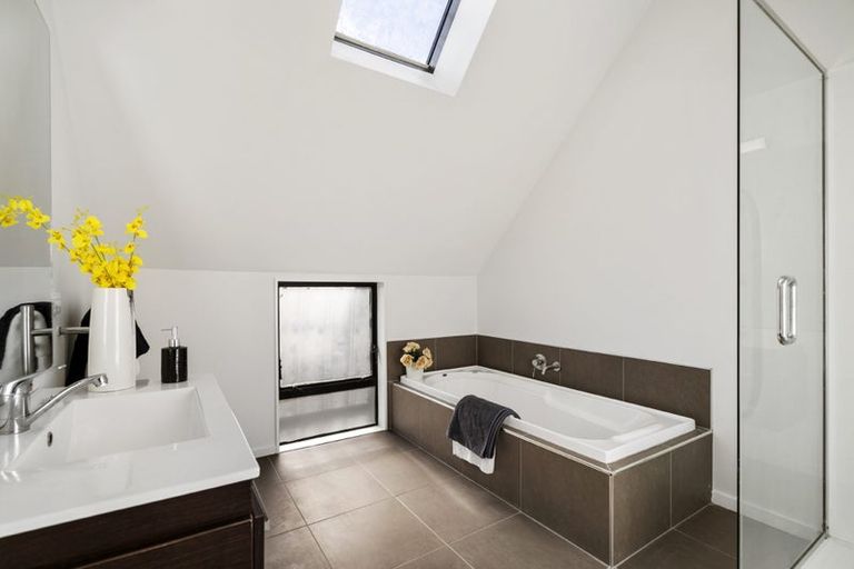 Photo of property in 1/78 Browns Bay Road, Rothesay Bay, Auckland, 0630