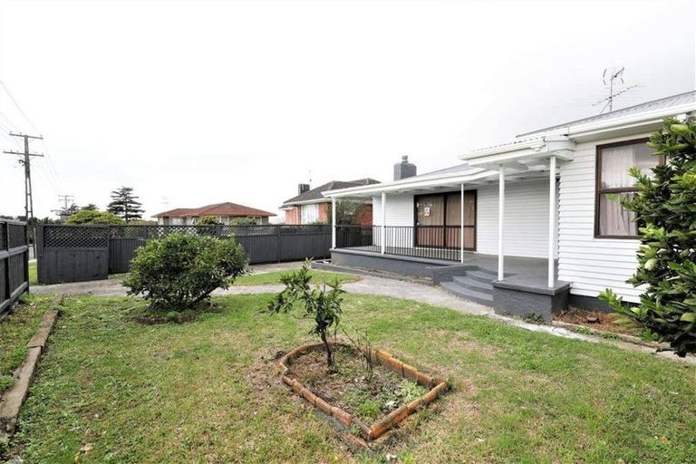 Photo of property in 14 Clayton Road, Manurewa, Auckland, 2102