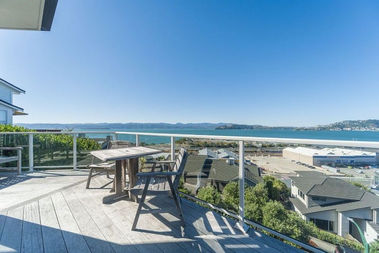 Photo of property in 11 Curnow Way, Kaiwharawhara, Wellington, 6035