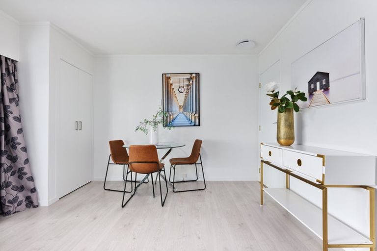 Photo of property in 1/1 Flagstaff Place, Massey, Auckland, 0614