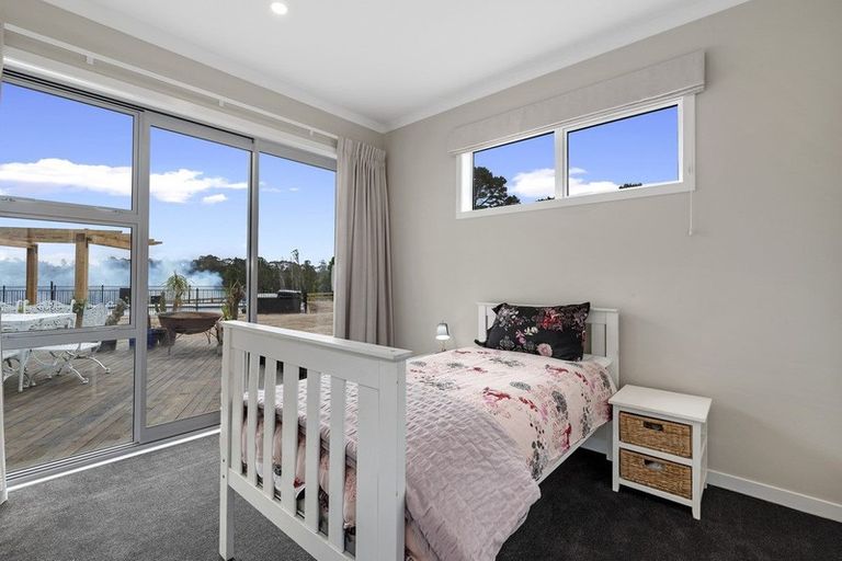 Photo of property in 402 Paremoremo Road, Paremoremo, Auckland, 0632