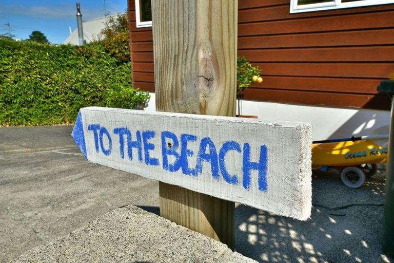 Photo of property in 20 Tindalls Bay Road, Tindalls Beach, Whangaparaoa, 0930