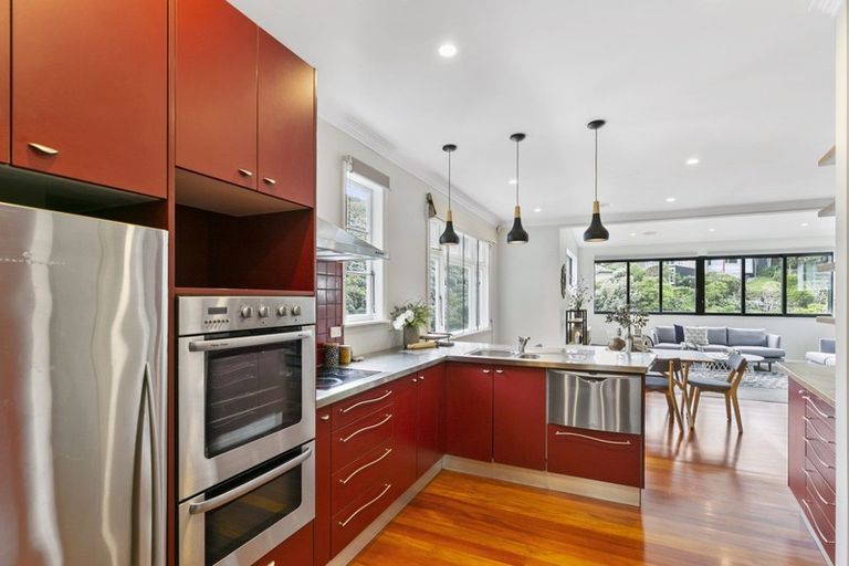 Photo of property in 73 Hungerford Road, Houghton Bay, Wellington, 6023