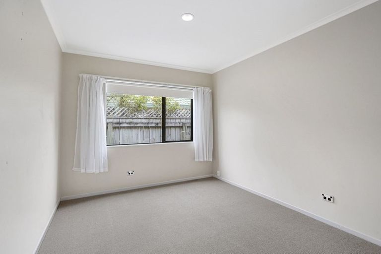 Photo of property in 71 Guildford Drive, Paraparaumu, 5032