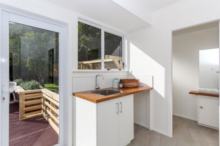 Photo of property in 2 Wayne Place, Ferndale, New Plymouth, 4310