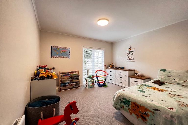 Photo of property in 1/73 Verran Road, Birkenhead, Auckland, 0626