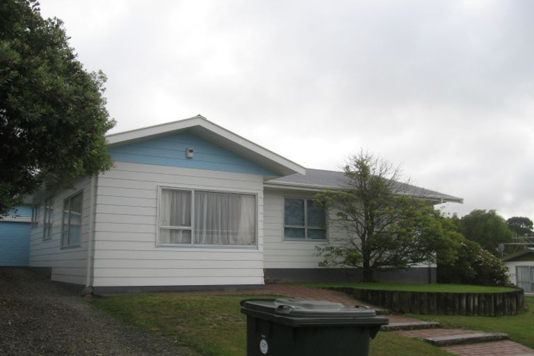 Photo of property in 3 Woolwich Close, Whitby, Porirua, 5024