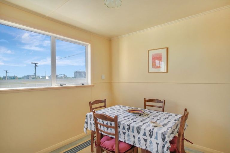 Photo of property in 19 Marine Parade South, Foxton Beach, Foxton, 4815