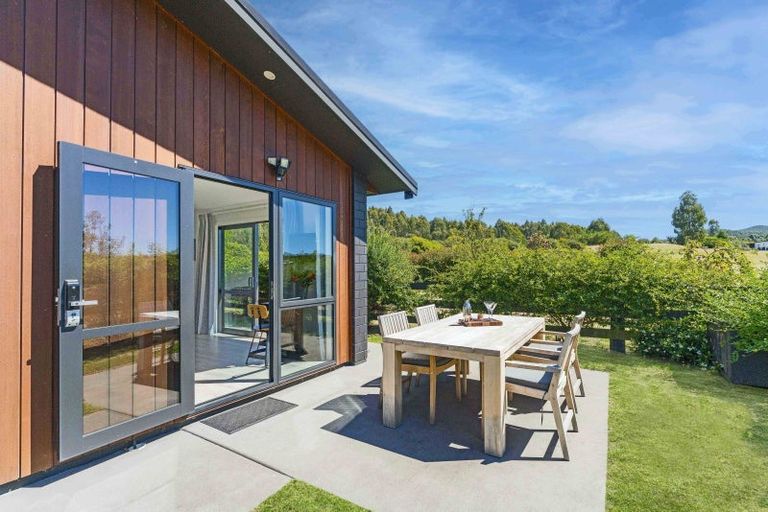 Photo of property in 4 Kanuka Grove, Kinloch, Taupo, 3377