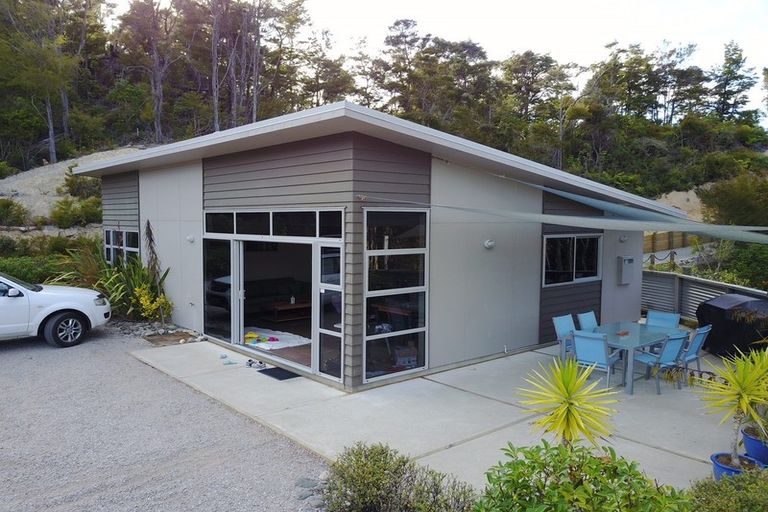 Photo of property in 84 Martin Farm Road, Kaiteriteri, Motueka, 7197