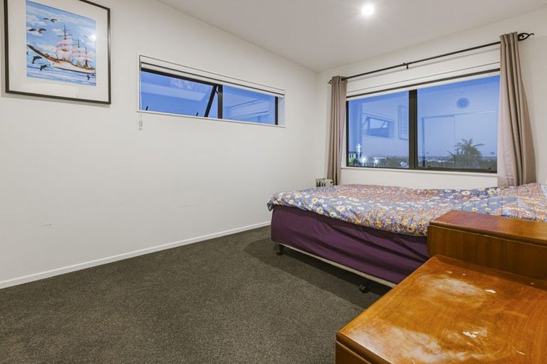 Photo of property in 4337 Great North Road, Glendene, Auckland, 0602