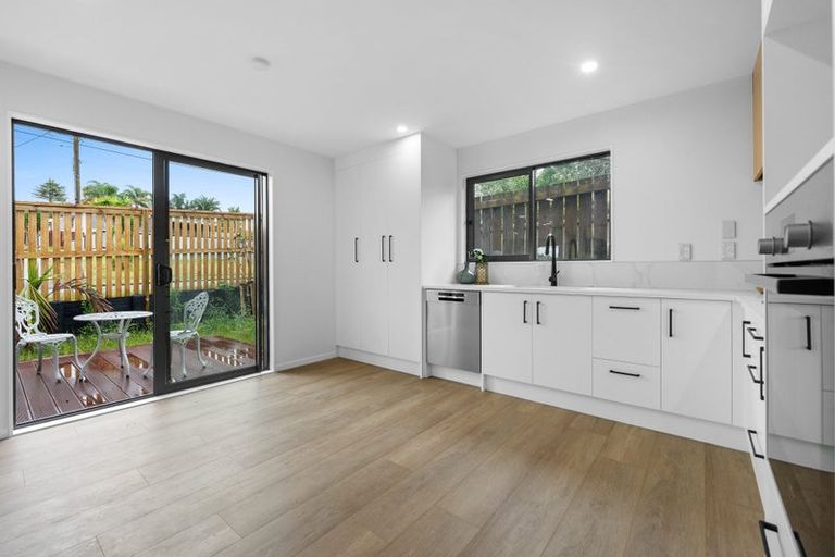 Photo of property in 8a Claridge Street, Glen Eden, Auckland, 0602