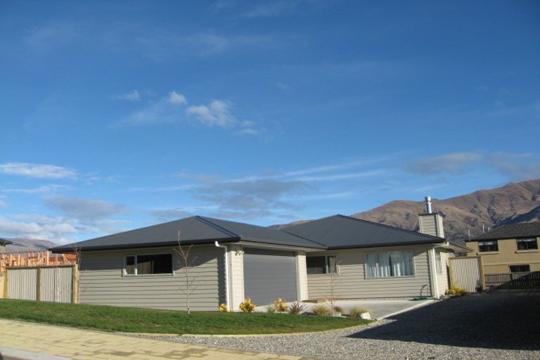 Photo of property in 4 Pearce Place, Wanaka, 9305