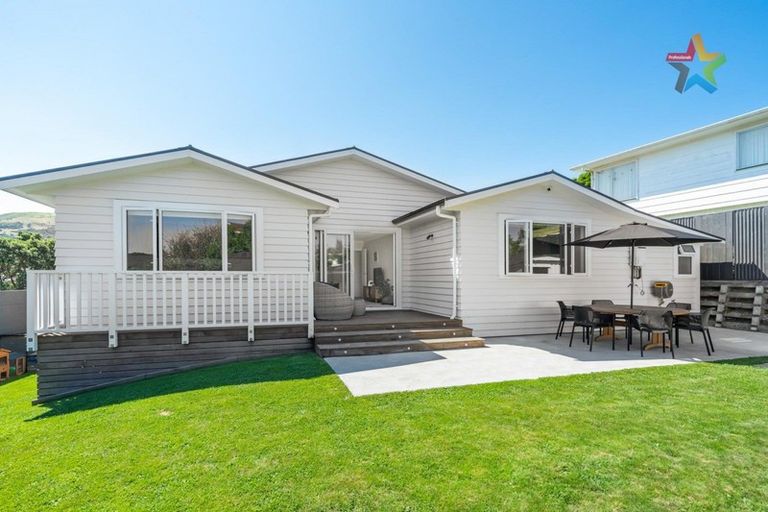 Photo of property in 2 Otira Grove, Kelson, Lower Hutt, 5010