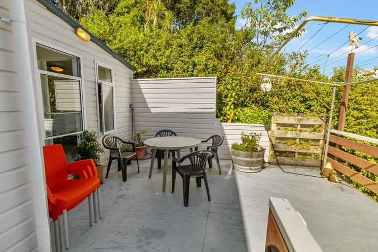 Photo of property in 28 Carrington Street, New Plymouth, 4310