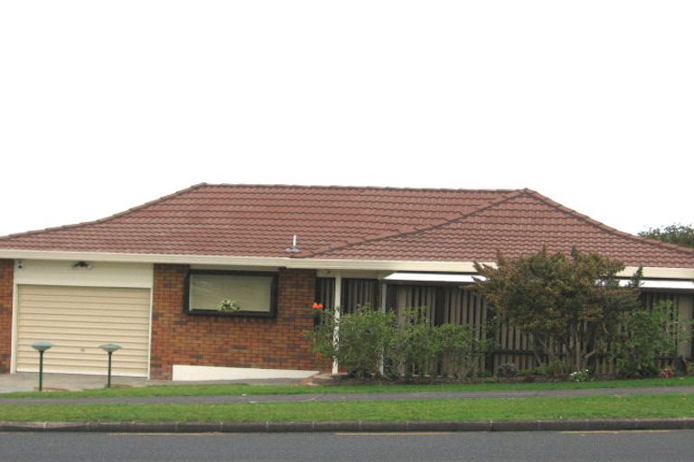 Photo of property in 32 Sturges Road, Henderson, Auckland, 0612