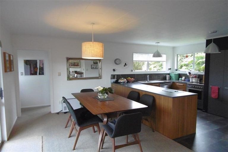 Photo of property in 14 Lombardy Place, Whalers Gate, New Plymouth, 4310