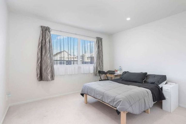 Photo of property in 4035c Great North Road, Glen Eden, Auckland, 0602