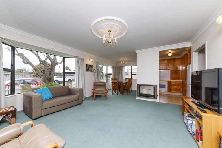 Photo of property in 1 Wincanton Place, Awapuni, Palmerston North, 4412