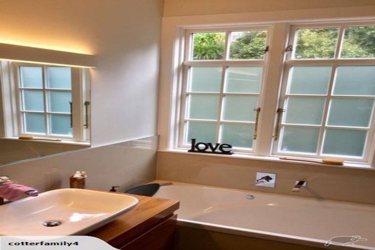 Photo of property in 10 Glen Road, Kelburn, Wellington, 6012