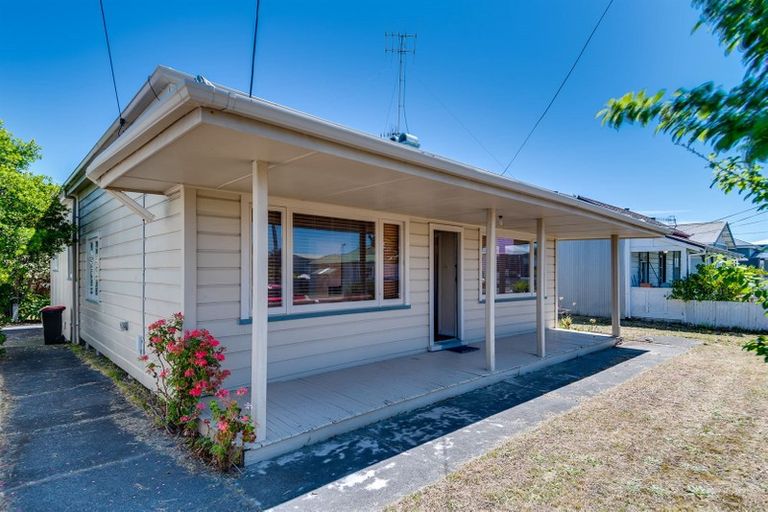 Photo of property in 92 Charles Street, Westshore, Napier, 4110