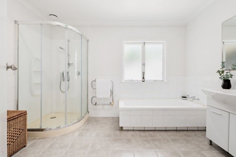 Photo of property in 124a Masters Avenue, Silverdale, Hamilton, 3216