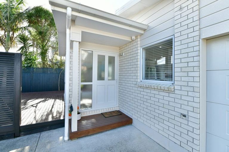 Photo of property in 17a Hatton Road, Orewa, 0931