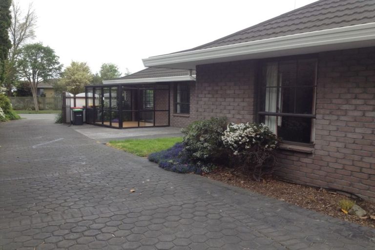 Photo of property in 48 Bellingham Place, Avonhead, Christchurch, 8042