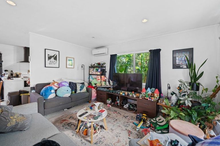 Photo of property in 131c View Road, Sunnyvale, Auckland, 0612