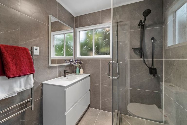 Photo of property in 18 Archers Road, Glenfield, Auckland, 0629