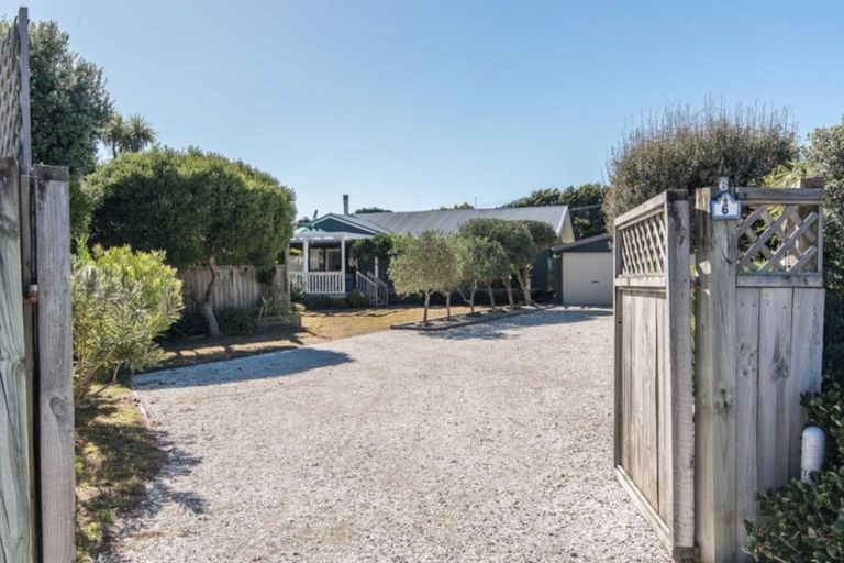 Photo of property in 6 Marram Way, Peka Peka, Waikanae, 5391