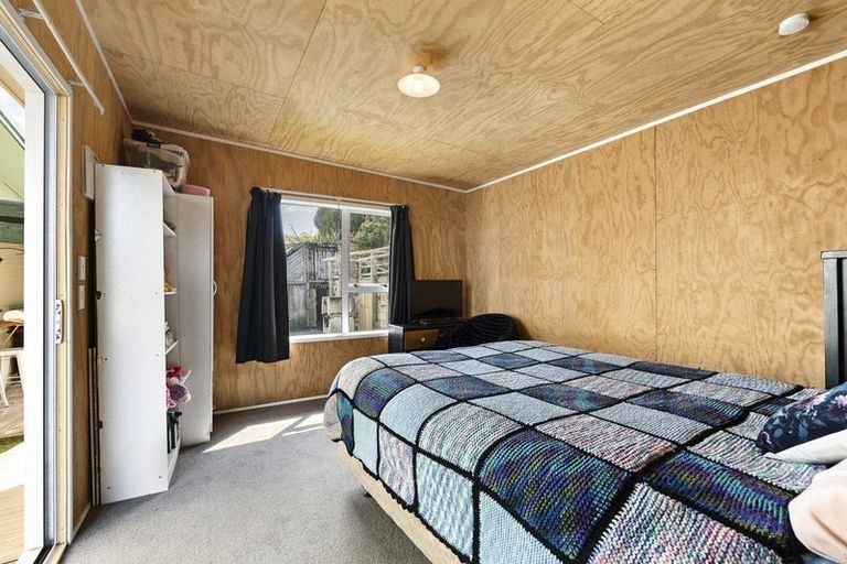 Photo of property in 100 Heta Road, Highlands Park, New Plymouth, 4312