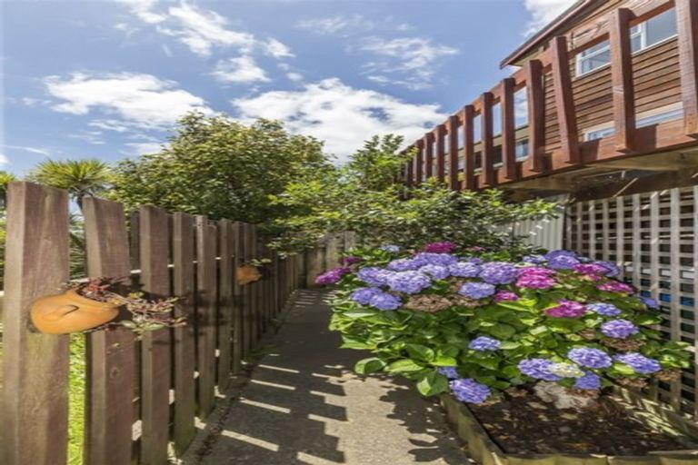 Photo of property in 5/2 The Top Gallant, Whitby, Porirua, 5024