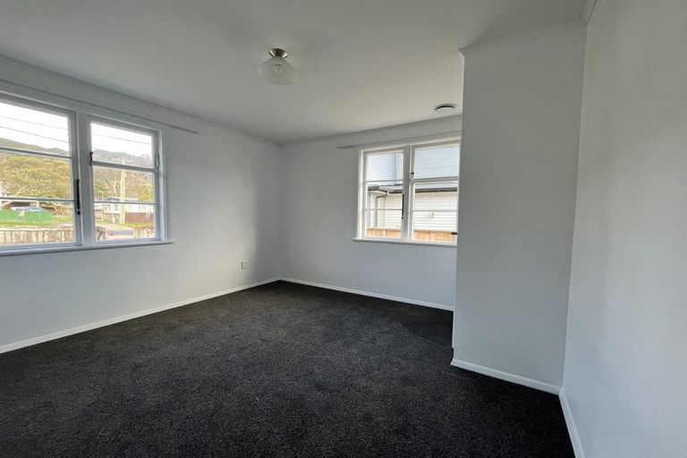Photo of property in 9 Kamahi Street, Stokes Valley, Lower Hutt, 5019