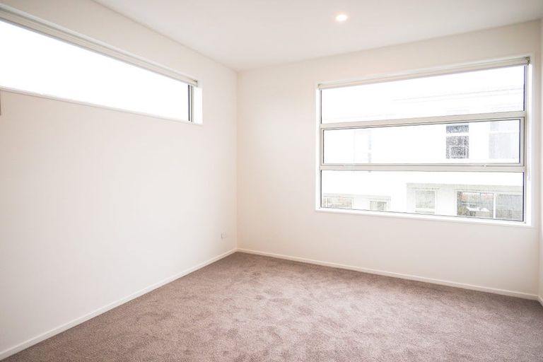 Photo of property in 6/10 Tirimoana Road, Te Atatu South, Auckland, 0602