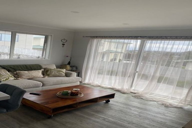 Photo of property in 11a Rishworth Avenue, Stanmore Bay, Whangaparaoa, 0932