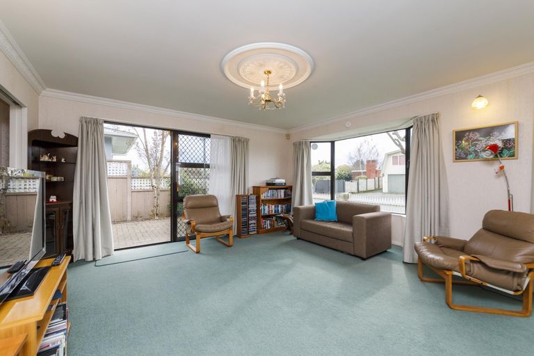 Photo of property in 1 Wincanton Place, Awapuni, Palmerston North, 4412