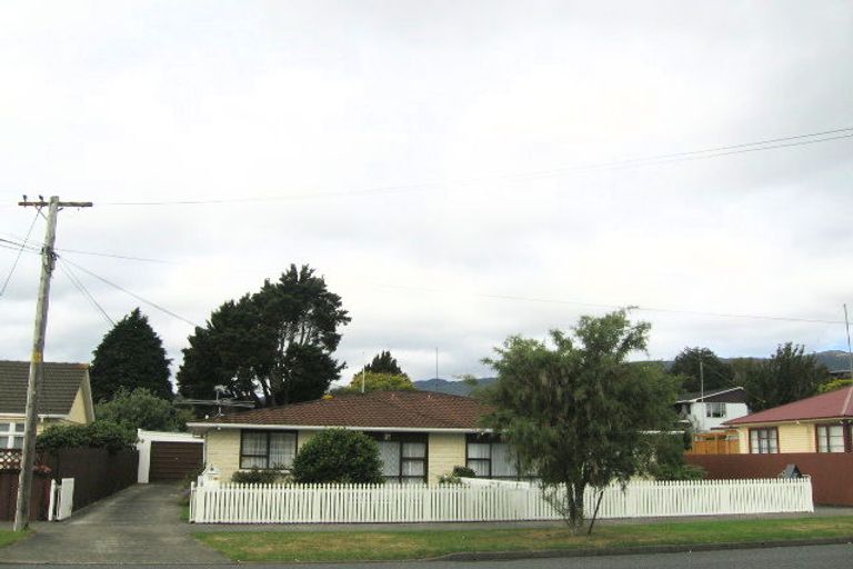 Photo of property in 2/22 Henry Street, Ebdentown, Upper Hutt, 5018