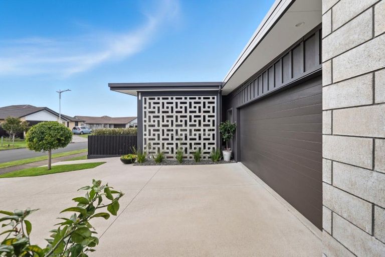 Photo of property in 6 Kahuparere Crescent, Pyes Pa, Tauranga, 3112