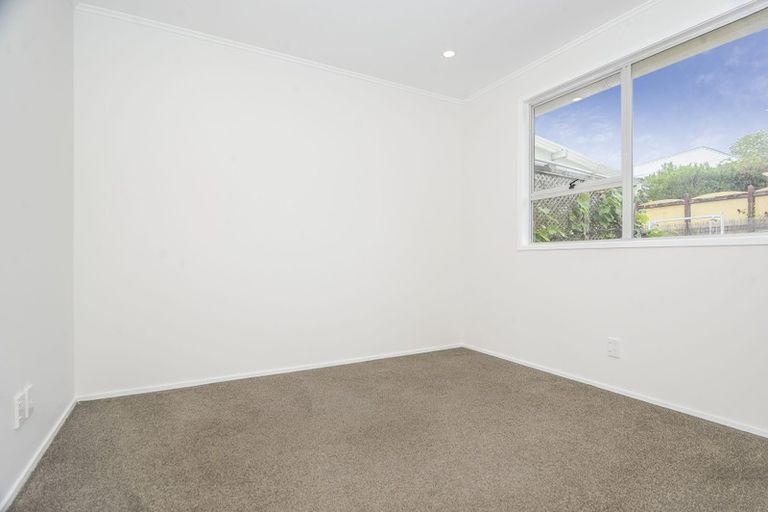 Photo of property in 2/15 Marina Road, Torbay, Auckland, 0630