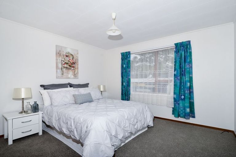 Photo of property in 8 Newland Grove, Henderson, Auckland, 0610