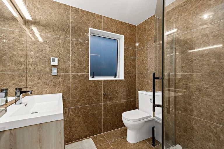 Photo of property in 3 Younger Lane, Massey, Auckland, 0614