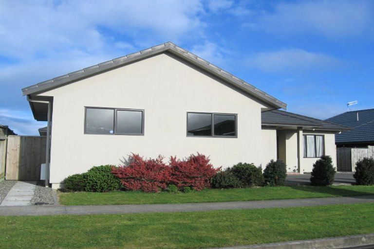 Photo of property in 120 Ruapehu Drive, Fitzherbert, Palmerston North, 4410